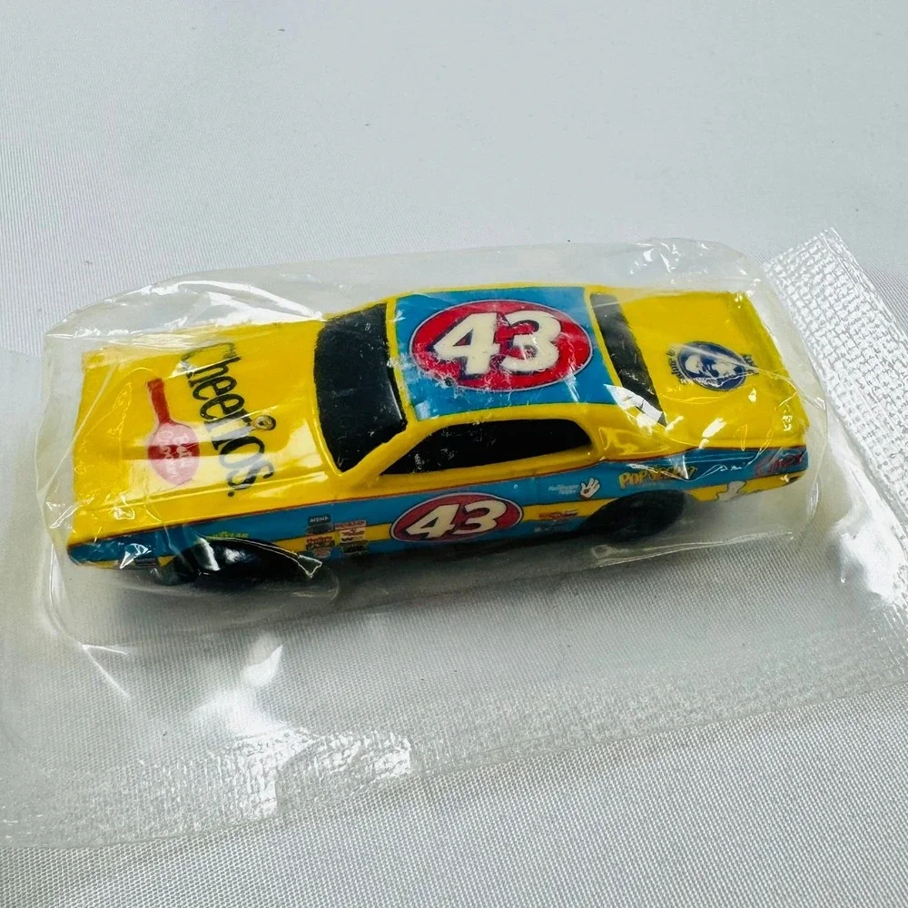 Hot Wheels Richard Petty 43 Cereal Promo Set 74 Charger 71 GTX 70 Roadrunner